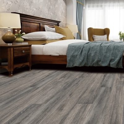 Durable PVC Flooring Plank in 5mm Thickness with Click System and Wood Grain Finish